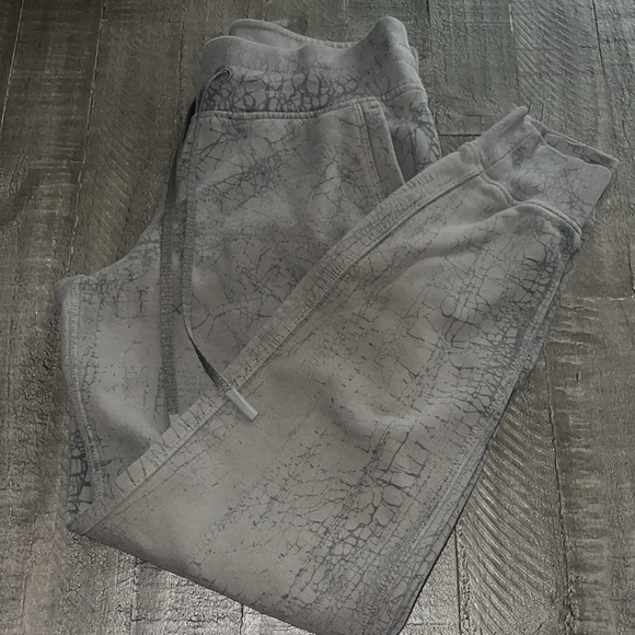 Lululemon Warm Down Jogger *7/8 Length
Thread Dye Rover Black 6 - Picture 10 of 11